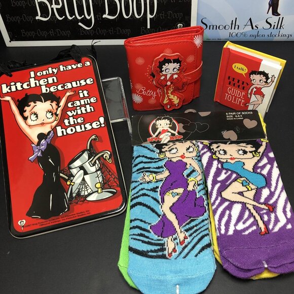 Betty Boop Collection, Lot Of 6, Signs, Socks, Wallet And Book ** READ** CN - Picture 2 of 16
